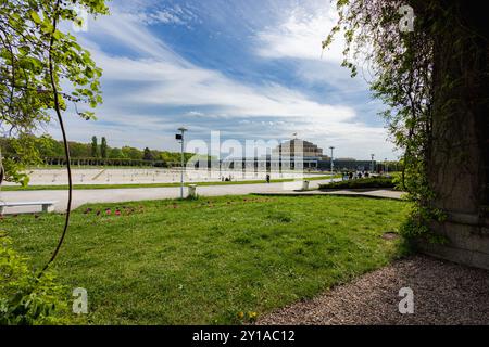 Breslau, Polen – 14. April 2024: Historische Pergola und Trockenbrunnen im Breslauer Centennial Hall Stockfoto