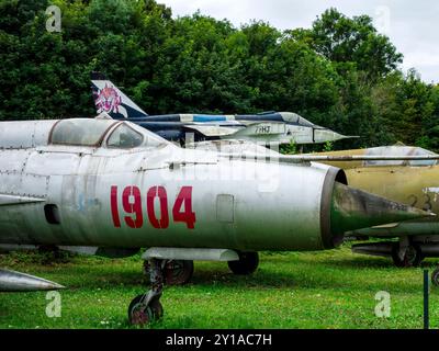 MIG-21 im Savigny-les Beaune Castle Museum (Bourgogne/Frankreich) Stockfoto