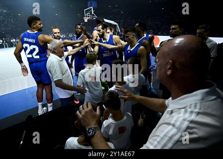 Zagreb, Kroatien. September 2024. Team Drazen versammelte sich vor dem Gedenkspiel zum Gedenken an Drazen Petrovic zwischen der kroatischen Nationalmannschaft und ausgewählten europäischen Spielern am 5. September 2024 in der Arena Zagreb. Foto: Marko Lukunic/PIXSELL Credit: Pixsell/Alamy Live News Stockfoto