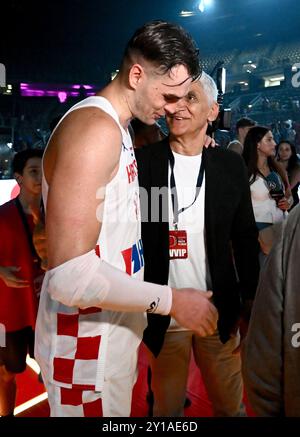 Zagreb, Kroatien. September 2024. Mario Hezonja und Panagiotis Giannakis während des Gedenkspiels zum Gedenken an Drazen Petrovic zwischen der kroatischen Nationalmannschaft und ausgewählten europäischen Spielern in der Arena Zagreb am 5. September 2024. Foto: Marko Lukunic/PIXSELL Credit: Pixsell/Alamy Live News Stockfoto