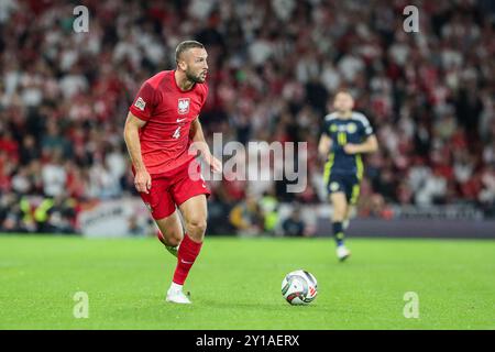 Glasgow, Großbritannien. September 2024. Schottland spielte Polen im Hampden Park, Glasgow, Schottland, Großbritannien, im ersten Spiel der UEFA Nations League 2024. Das Ergebnis war Schottland 2:3, Polen. Die Tore wurden von B. Gilmour (46 Minuten), S, McTominay (76 Minuten) und für Polen (8 Minuten), S. Szymański (8 Minuten), R. Lewandowski (44 Minuten) und N. Zalewski (90 Minuten) erzielt. Quelle: Findlay/Alamy Live News Stockfoto