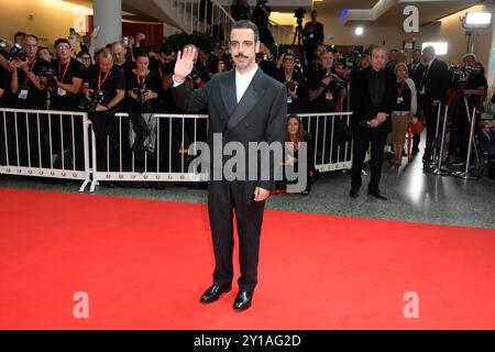 Venedig Lido, Italien. September 2024. Colapesce besucht den roten Teppich des Films „Iddu Sicilian Letters“ beim 81. Venedig Filmfestival im Lido von Venedig. Quelle: SOPA Images Limited/Alamy Live News Stockfoto