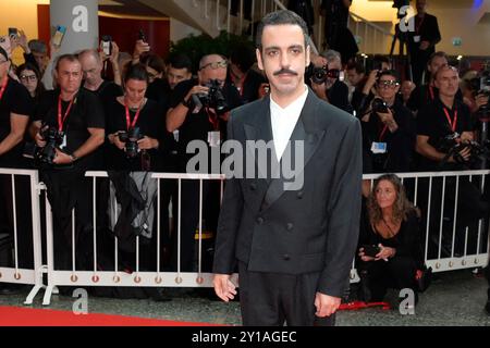 Venedig Lido, Italien. September 2024. Colapesce besucht den roten Teppich des Films „Iddu Sicilian Letters“ beim 81. Venedig Filmfestival im Lido von Venedig. Quelle: SOPA Images Limited/Alamy Live News Stockfoto