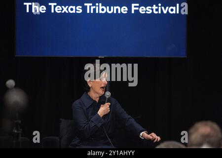 Das Texas Tribune Festival. September 2024. Luci Baines Johnson, Tochter von Präsident Lyndon B. Johnson, und Lady Bird Johnson mit Katie Rogers White House Korrespondentin für die New York Times, über ihr neues Buch über First Ladies, American Woman: The Transformation of the Modern First Lady, From Hillary Clinton to Jill Biden. Tauscht beim Texas Tribune Festival Geschichten mit einer Tochter aus. Austin, Texas. Mario Cantu/CSM/Alamy Live News Stockfoto