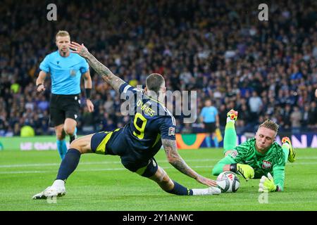 Glasgow, Großbritannien. September 2024. Schottland spielte Polen im Hampden Park, Glasgow, Schottland, Großbritannien, im ersten Spiel der UEFA Nations League 2024. Das Ergebnis war Schottland 2:3, Polen. Die Tore wurden von B. Gilmour (46 Minuten), S, McTominay (76 Minuten) und für Polen (8 Minuten), S. Szymański (8 Minuten), R. Lewandowski (44 Minuten) und N. Zalewski (90 Minuten) erzielt. Quelle: Findlay/Alamy Live News Stockfoto