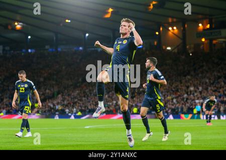 Glasgow, Großbritannien. September 2024. Schottland spielte Polen im Hampden Park, Glasgow, Schottland, Großbritannien, im ersten Spiel der UEFA Nations League 2024. Das Ergebnis war Schottland 2:3, Polen. Die Tore wurden von B. Gilmour (46 Minuten), S, McTominay (76 Minuten) und für Polen (8 Minuten), S. Szymański (8 Minuten), R. Lewandowski (44 Minuten) und N. Zalewski (90 Minuten) erzielt. Quelle: Findlay/Alamy Live News Stockfoto