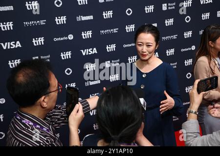 Ein. September 2024. Zhao Tao at Arrivals for FANG BY THE TIDES Premiere beim Toronto International Film Festival (TIFF) 2025, TIFF Lightbox, Toronto, ON, 05. September, 2024. Quelle: JA/Everett Collection/Alamy Live News Stockfoto