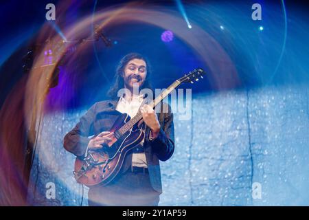 BARCELONA, SPANIEN - Juni 30: Hozier (Blues-Rock-Musiker) tritt am 30. Juni 2024 auf der Bühne im Poble Espanyol auf. Stockfoto