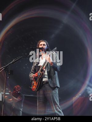 BARCELONA, SPANIEN - Juni 30: Hozier (Blues-Rock-Musiker) tritt am 30. Juni 2024 auf der Bühne im Poble Espanyol auf. Stockfoto