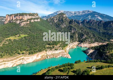 Sommerblick auf den Stausee Llosa del Cavall am Fluss Cardener in Spanien Stockfoto