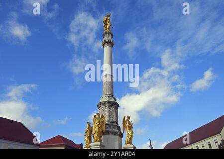 Zagreb Skulptur des Goldenen Engels vor der Kathedrale Stockfoto