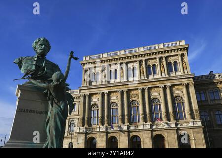 Statue von Gabor Szarvas Budapest V., Szechenyi Istvan ter Stockfoto