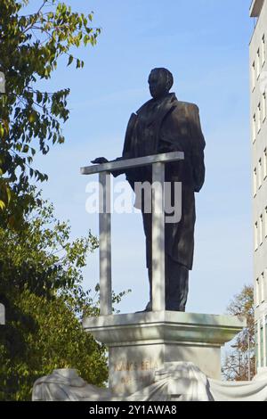 Statue von Bela Kovacs vor dem Bürogebäude der ungarischen Nationalversammlung in Budapest Stockfoto