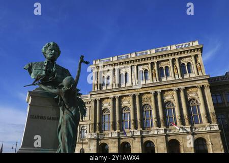 Statue von Gabor Szarvas Budapest V., Szechenyi Istvan ter Stockfoto