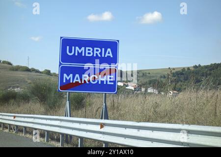 Autobahnschild Umbrien in Italien Stockfoto