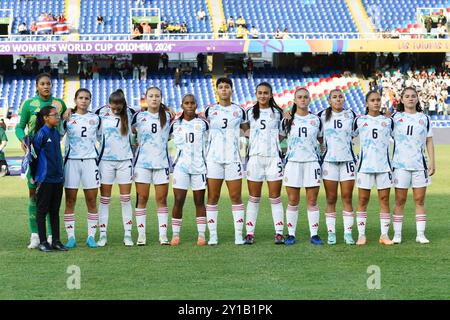 Cali, Kolumbien. September 2024. Pascual Guerrero Olympiastadion Genesis Perez, Marian Solano, Alexa Herrera, Priscilla Rodriguez Monge, Sheika Scott, Josselyn Briceno, Noemy Benavides, Sianyf Aguero, Monserrat Diaz, Ashly Gonzalez, Ashley Elizondo aus Costa Rica, während der Nationalhymne Momente vor dem Spiel zwischen Nordkorea und Costa Rica, für die zweite Runde der Gruppe F der FIFA U-20-Frauen-Weltmeisterschaft Kolumbien 2024 im Pascual Guerrero Olympiastadion, diesen Donnerstag 05. 30761 (Alejandra Arango/SPP) Credit: SPP Sport Press Photo. /Alamy Live News Stockfoto