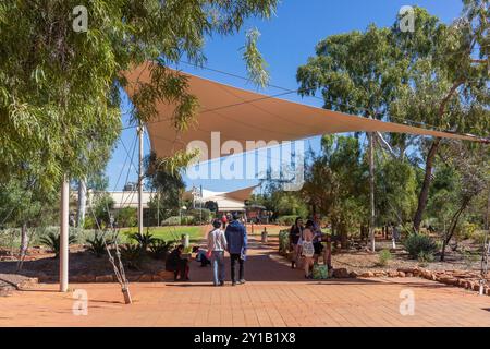 Eintritt zum Ayers Rock Resort, Yulara, Northern Territory, Australien Stockfoto