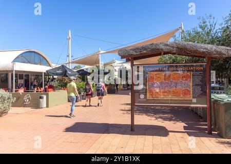 Eintritt zum Ayers Rock Resort, Yulara, Northern Territory, Australien Stockfoto