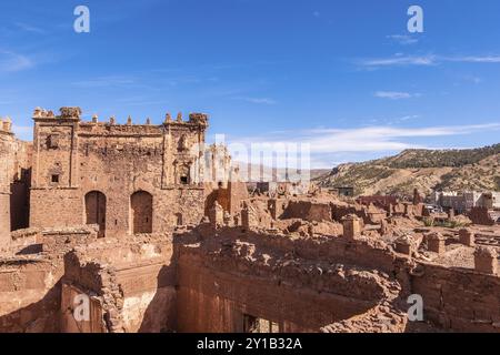 Eine alte Kasbah, die als Basis für nomadische Stämme diente, mit einem Gefühl von Robustheit und Abenteuer Stockfoto