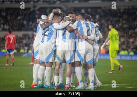 Buenos Aires, Argentinien. September 2024. Alexis Mac Allister aus Argentinien feiert mit seinen Teamkollegen, nachdem er in der Qualifikation zur FIFA-Weltmeisterschaft 2026 zwischen Argentinien und Chile im Estadio Mâs Monumental in Buenos Aires, Argentinien (Patricia Perez Ferraro/SPP) ein Tor (1:0) erzielt hat. /Alamy Live News Stockfoto