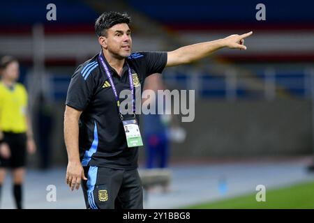 Cali, Kolumbien. September 2024. Christian Meloni Cheftrainer Argentiniens beim Spiel der Gruppe F FIFA U-20-Frauen-Weltmeisterschaft Kolumbien 2024 zwischen den Niederlanden und Argentinien im Olympischen Pascual Guerrero-Stadion in Cali am 5. September 2024. Foto: Alejandra Arango/DiaEsportivo/Alamy Live News Credit: DiaEsportivo/Alamy Live News Stockfoto