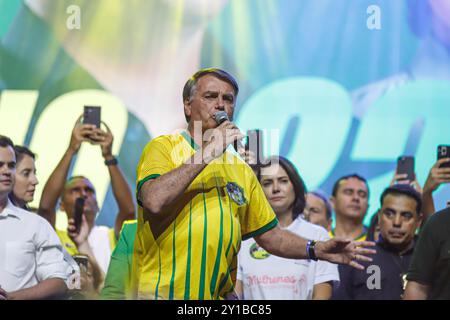 Belo Horizonte, Brasilien. September 2024. Jair Bolsonaro, ehemaliger brasilianischer Präsident, veranstaltet in Begleitung seiner Frau Michelle Bolsonaro eine Veranstaltung, um Bruno Englers Kandidatur für den Bürgermeister bei den Kommunalwahlen in Belo Horizonte, Minas Gerais, Brasilien am Donnerstag, 09/05/2024 Credit: Brazil Photo Press/Alamy Live News zu unterstützen Stockfoto