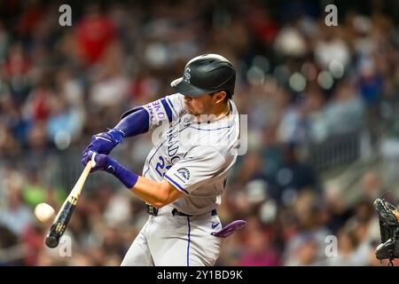 Marietta, GA, USA. September 2024. Nolan Jones (22) schlägt im Truist Park in Marietta, Georgia gegen die Atlanta Braves. Die Rockies gewinnen die Braves mit 3:1. (Kreditbild: © Walter G. Arce Sr./ASP via ZUMA Press Wire) NUR REDAKTIONELLE VERWENDUNG! Nicht für kommerzielle ZWECKE! Stockfoto