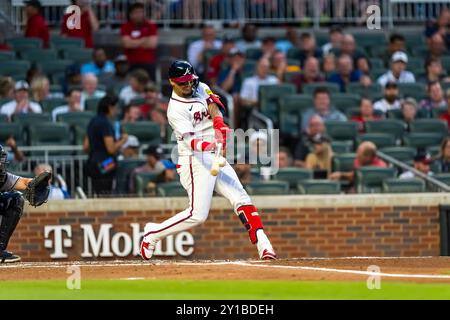 Marietta, GA, USA. September 2024. Orlando Arcia (11) schlägt im Truist Park in Marietta, Georgia gegen die Colorado Rockies. Die Rockies gewinnen die Braves mit 3:1. (Kreditbild: © Walter G. Arce Sr./ASP via ZUMA Press Wire) NUR REDAKTIONELLE VERWENDUNG! Nicht für kommerzielle ZWECKE! Stockfoto