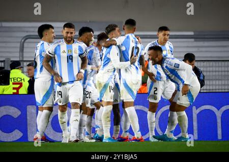 Buenos Aires, Buenos Aires, Argentinien. September 2024. Alexis Mac Allister aus Argentinien und seine Teamkollegen feiern während des Spiels zwischen Argentinien und Chile im Rahmen der WM 2026 - Qualifikation am 05. September 2024 in Buenos Aires, Argentinien (Foto: © Roberto Tuero/ZUMA Press Wire) NUR REDAKTIONELLE VERWENDUNG! Nicht für kommerzielle ZWECKE! Quelle: ZUMA Press, Inc./Alamy Live News Stockfoto