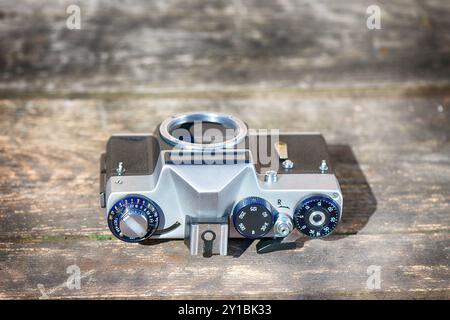 Alte sowjetische analoge 35-mm-Filmkamera ohne Objektiv Stockfoto