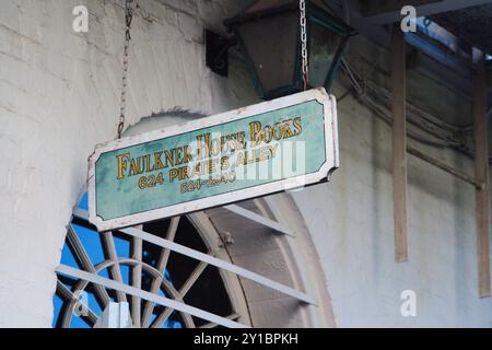 The Faulkner House Books ist ein Buchladen im ehemaligen Haus von William Faulkner in New Orleans Stockfoto