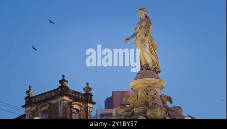 Mumbai, Indien. Nahaufnahme des Flora Fountain in der Abenddämmerung. Der Brunnen In Hutatma Chowk Ist Ein Dekoratives Architektonisches Erbe Stockfoto