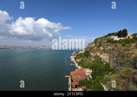 Panoramablick vom Miradouro da Boca do Vento in Almada, Portugal Stockfoto