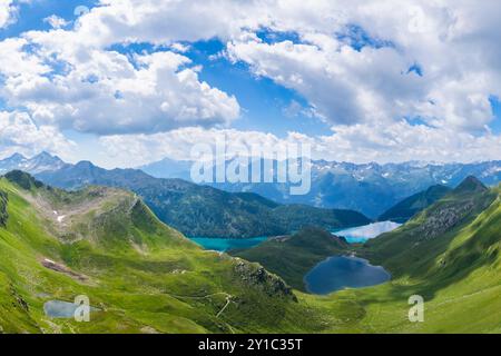 Im Sommer aus der Vogelperspektive auf den Ritom See und den Tom Lake. Region Ritom-Piora, Val Leventina, Kanton Tessin, Schweiz. Stockfoto