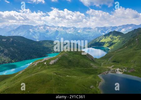 Im Sommer aus der Vogelperspektive auf den Ritom See und den Tom Lake. Region Ritom-Piora, Val Leventina, Kanton Tessin, Schweiz. Stockfoto