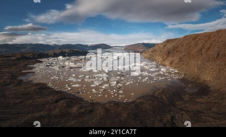 Islands Hoffellsfjöll-Gletscher mit Eisbergen in der Gletscherlagune Stockfoto