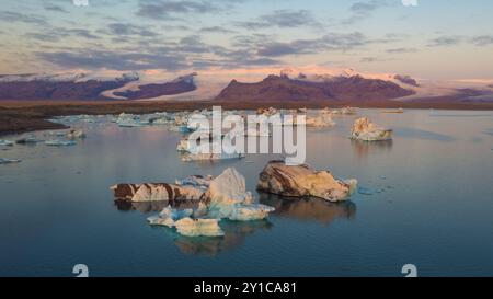 Islands Jökulsárlón-Lagune mit majestätischen Eisbergen Stockfoto