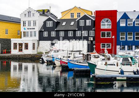 Fischerboote im Hafen von Torshavn, Färöer Inseln Stockfoto