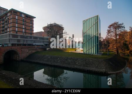 PADUA, ITALIEN – 29. JULI 2024: Monumento Memoria e Luce in Padua. Dieses ergreifende Denkmal erinnert an die Kriegsopfer und dient als mächtige Sophie Stockfoto