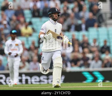 Ben Duckett aus England macht einen Lauf während des 3. Rothesay Test Match Day One England gegen Sri Lanka im Kia Oval, London, Großbritannien, 6. September 2024 (Foto: Mark Cosgrove/News Images) Stockfoto