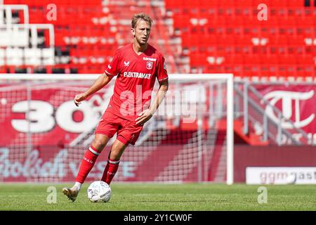 Enschede, Niederlande. September 2024. ENSCHEDE, NIEDERLANDE - 5. SEPTEMBER: Michel VLAP vom FC Twente läuft mit dem Ball während des Freundschaftsspiels zwischen dem FC Twente und Fortuna Düsseldorf am 5. September 2024 in de Grolsch Veste in Enschede, Niederlande. (Foto von Rene Nijhuis/Orange Pictures) Credit: dpa/Alamy Live News Stockfoto