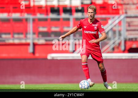 Enschede, Niederlande. September 2024. ENSCHEDE, NIEDERLANDE - 5. SEPTEMBER: Michel VLAP vom FC Twente läuft mit dem Ball während des Freundschaftsspiels zwischen dem FC Twente und Fortuna Düsseldorf am 5. September 2024 in de Grolsch Veste in Enschede, Niederlande. (Foto von Rene Nijhuis/Orange Pictures) Credit: dpa/Alamy Live News Stockfoto