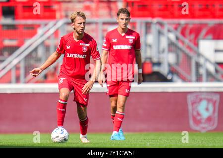 Enschede, Niederlande. September 2024. ENSCHEDE, NIEDERLANDE - 5. SEPTEMBER: Michel VLAP vom FC Twente läuft mit dem Ball während des Freundschaftsspiels zwischen dem FC Twente und Fortuna Düsseldorf am 5. September 2024 in de Grolsch Veste in Enschede, Niederlande. (Foto von Rene Nijhuis/Orange Pictures) Credit: dpa/Alamy Live News Stockfoto