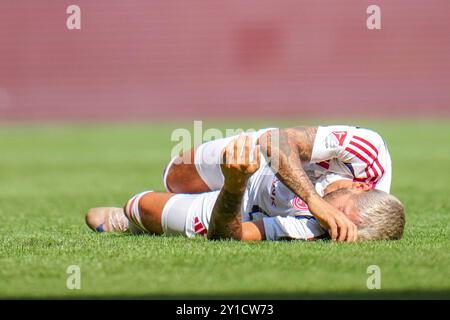 Enschede, Niederlande. September 2024. ENSCHEDE, NIEDERLANDE - 5. SEPTEMBER: Matthias Zimmermann von Fortuna D?sseldorf verletzte sich während des Freundschaftsspiels zwischen dem FC Twente und Fortuna Düsseldorf in de Grolsch Veste am 5. September 2024 in Enschede, Niederlande. (Foto von Rene Nijhuis/Orange Pictures) Credit: dpa/Alamy Live News Stockfoto