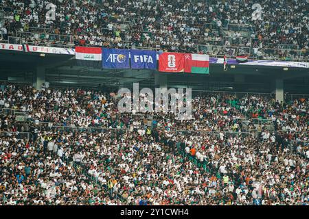 Basra, Irak. September 2024. Irakische Fans beim Fußball-Qualifikationsspiel der FIFA Fussball-Weltmeisterschaft 2026 zwischen Irak und Oman im Basra International Stadium. Irak gewann 1-0 Oman Credit: SOPA Images Limited/Alamy Live News Stockfoto