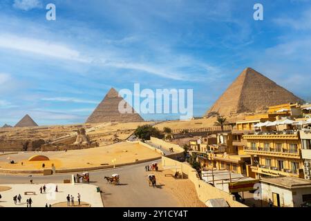 Pyramide von Ägypten, Blick von Gizeh. Kairo, Ägypten, 1. November 2023 Stockfoto