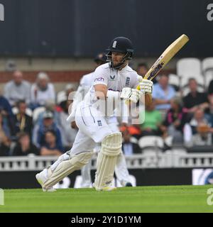 London, England. August 2024. Am ersten Tag des Rothesay Third Men’s Test zwischen England und Sri Lanka im Kia Oval in London. Kyle Andrews/Alamy Live News. Stockfoto