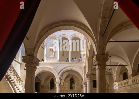 Rektorenpalast, ehemaliger Sitz des Rektors der Republik Ragusa in der Altstadt von Dubrovnik, Republik Kroatien am 27. August 2024 Stockfoto