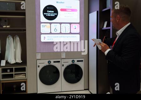 Berlin, Berlin, Deutschland. September 2024. Zweiter Medientag der IFA 2024 100 in Berlin. (Kreditbild: © Beata Siewicz/Pacific Press via ZUMA Press Wire) NUR REDAKTIONELLE VERWENDUNG! Nicht für kommerzielle ZWECKE! Stockfoto