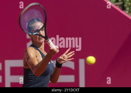 Montreux Schweiz, 09 06 2024: ANCA Todoni (ROM) gegen Victoria Jimenez Kasintseva (AND) während der WTA 125 Montreux Nestle Open 2024 Achtelfinale am fünften Tag im Montreux Tennis Club. Während der WTA 125 Montreux Nestle Open, internationales Tennisspiel in Montreux, Schweiz, 06. September 2024 Stockfoto